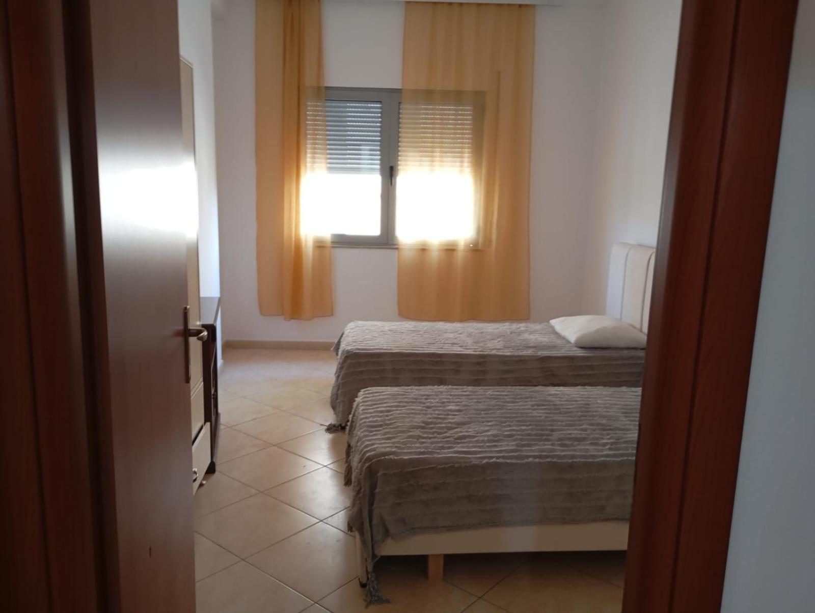 Royal 3 Hostel Tirana Zewnętrze zdjęcie