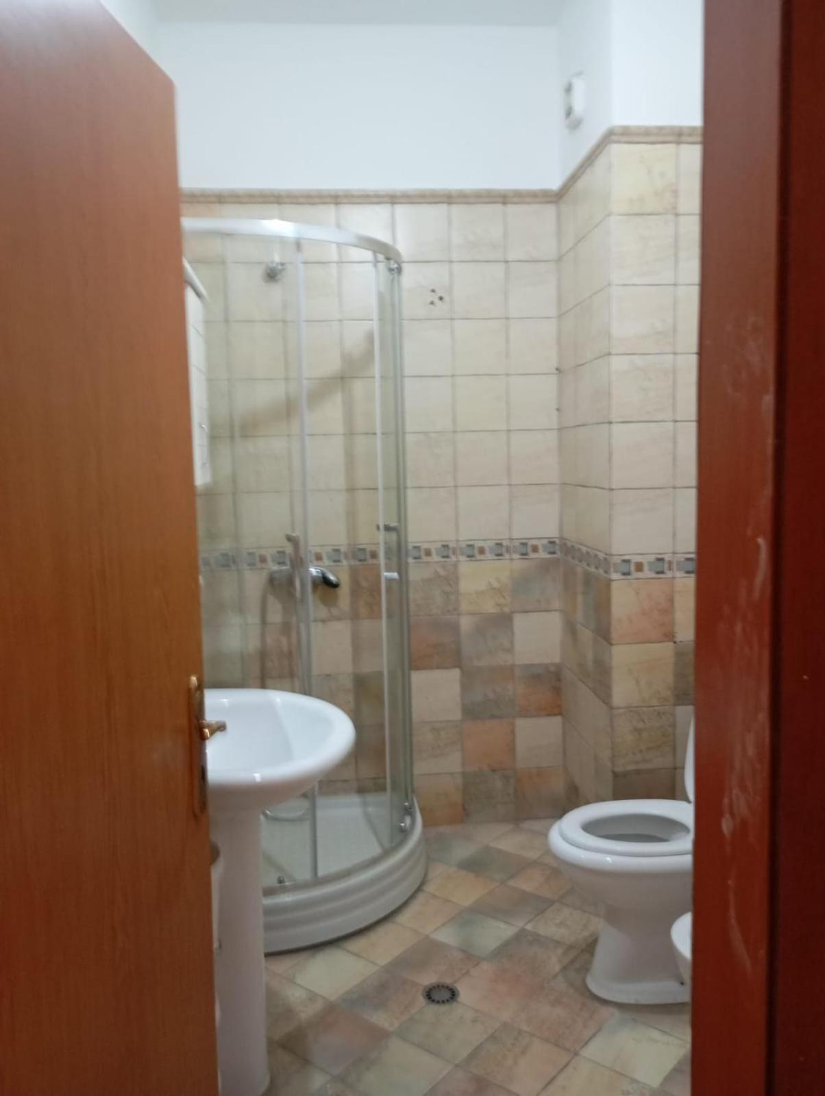 Royal 3 Hostel Tirana Zewnętrze zdjęcie