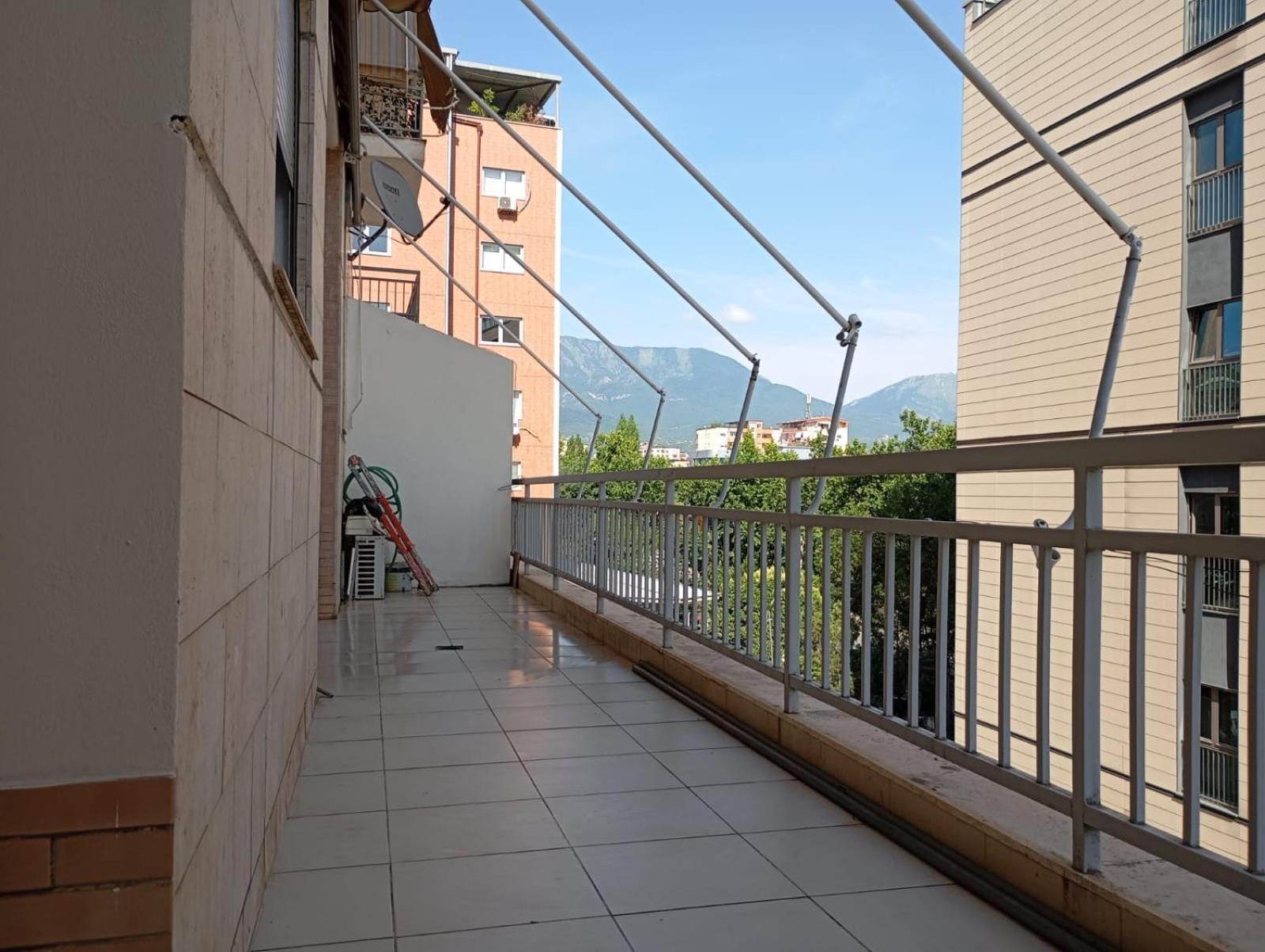 Royal 3 Hostel Tirana Zewnętrze zdjęcie